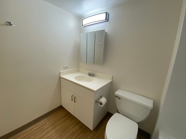 Building Photo - 1 Bedroom / 1 Bathroom Condo with Lanai + ...