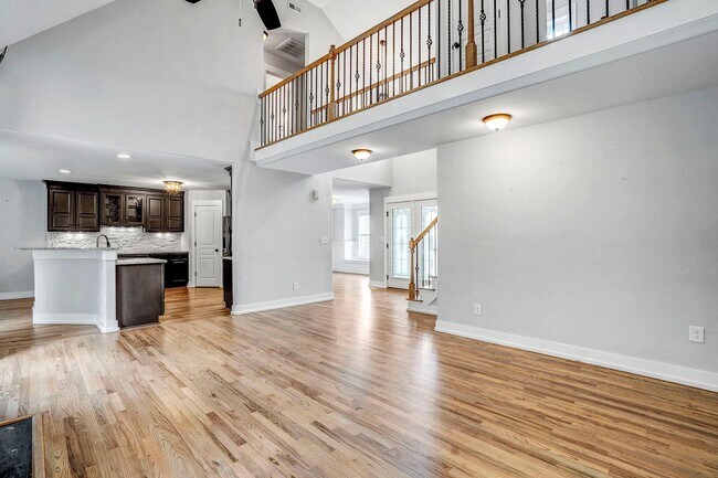 Building Photo - AVAILABLE FOR MOVE-IN AUGUST 10, 2026-BEAUTIFUL HOME ON A HILL!  FIRST FLOOR MASTERBEDROOM!