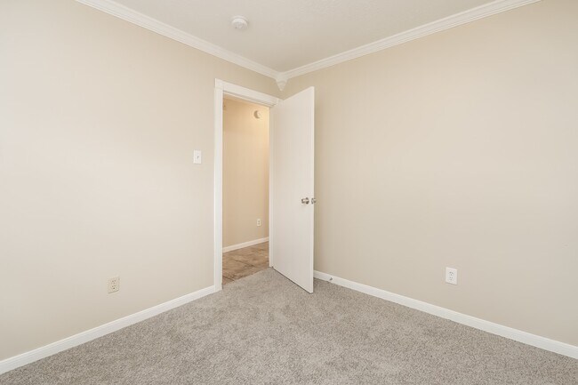 Building Photo - 9046 Smokehollow Dr