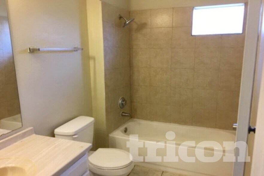 Building Photo - 3234 Kelling St