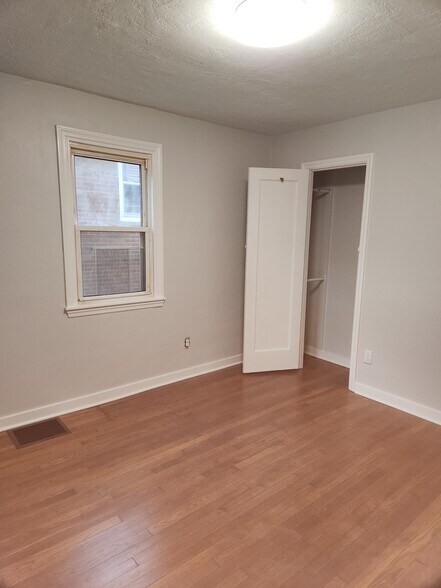 Bedroom - 905 Benton Ave