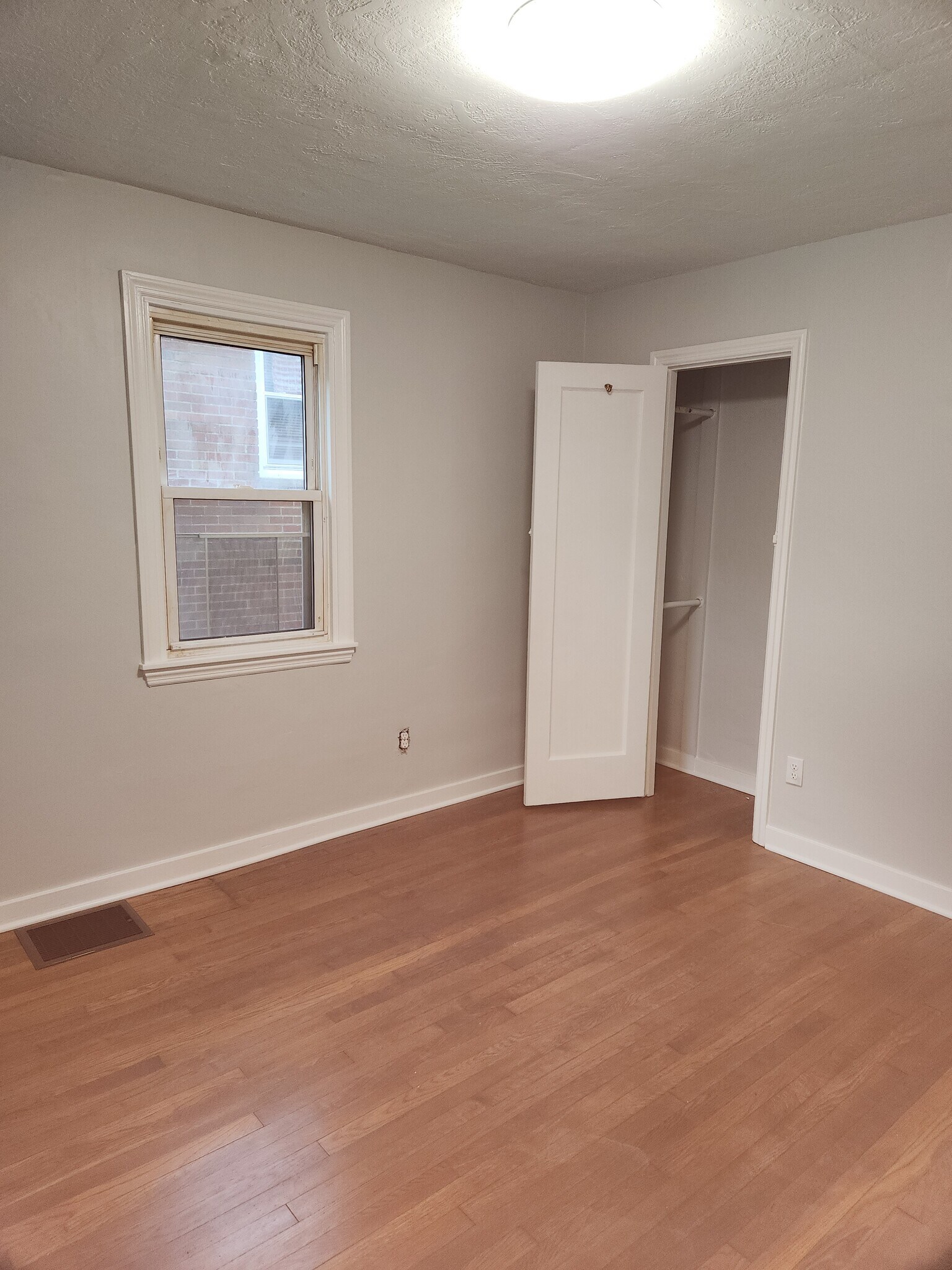 Bedroom - 905 Benton Ave