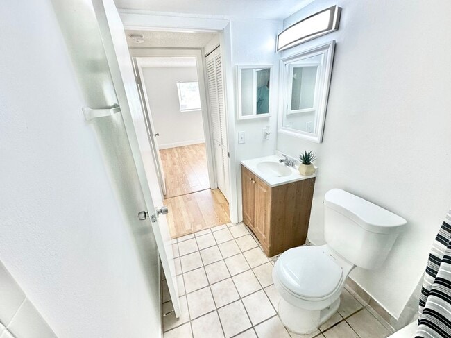 Building Photo - 351 Palm Way