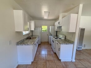 Building Photo - 406 Woodland Ave