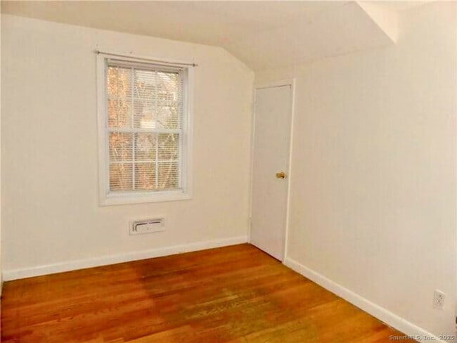 Building Photo - 12 W Rocks Rd