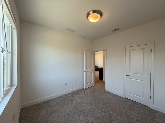 Building Photo - 2062 Cottonwood St