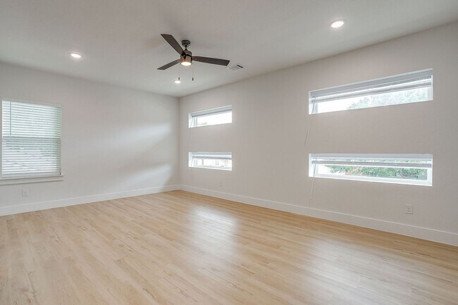 Building Photo - 3817 Winfield Ave
