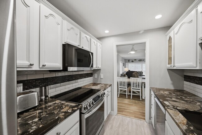 Building Photo - 3401 Spanish Trail