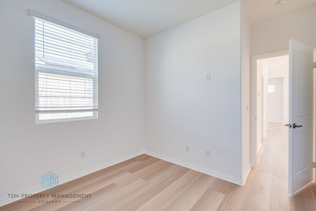 Building Photo - Beautifully Upgraded 2019-Built 4 Beds 3.5 Baths 2109 Sqft Home in Eastvale!