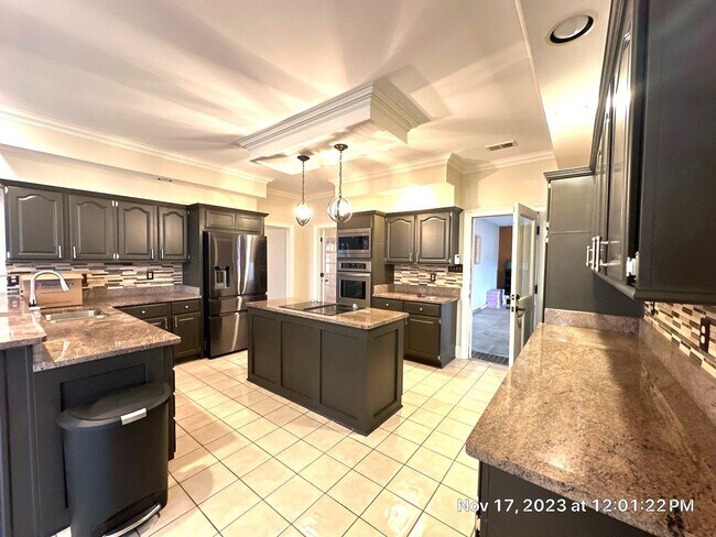 Building Photo - Collierville Home NOW Available on the Gol...