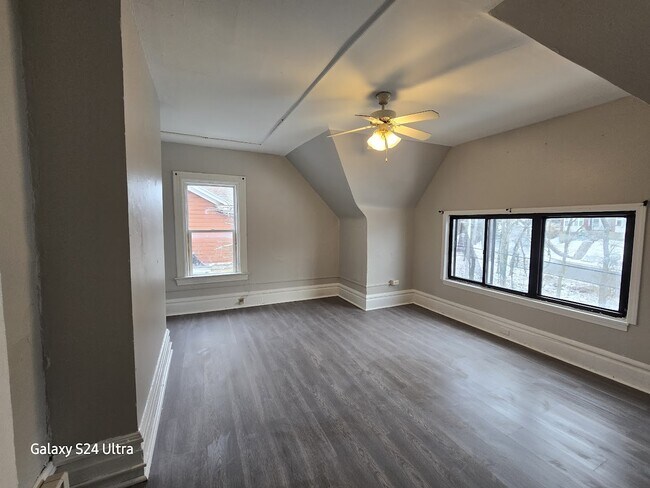 Building Photo - 1494-1496-1496 Crafton Blvd