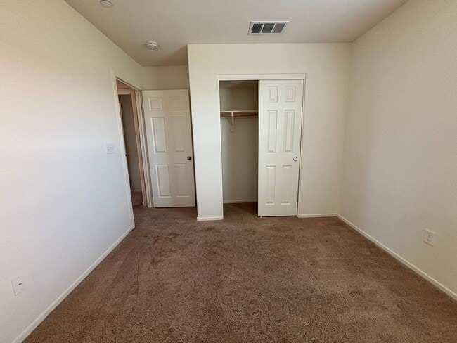 Building Photo - GUARD GATED 3 BED 2.5 BATH 2 CAR GARAGE TO...