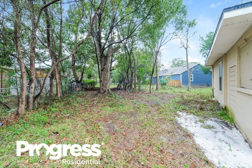 Building Photo - 7244 Rhode Island Dr E
