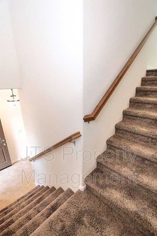 Building Photo - 9200 Rioja St