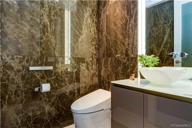 Building Photo - Waiea 11th Floor 2/2.5/2 with Ocean and Diamond Head Views