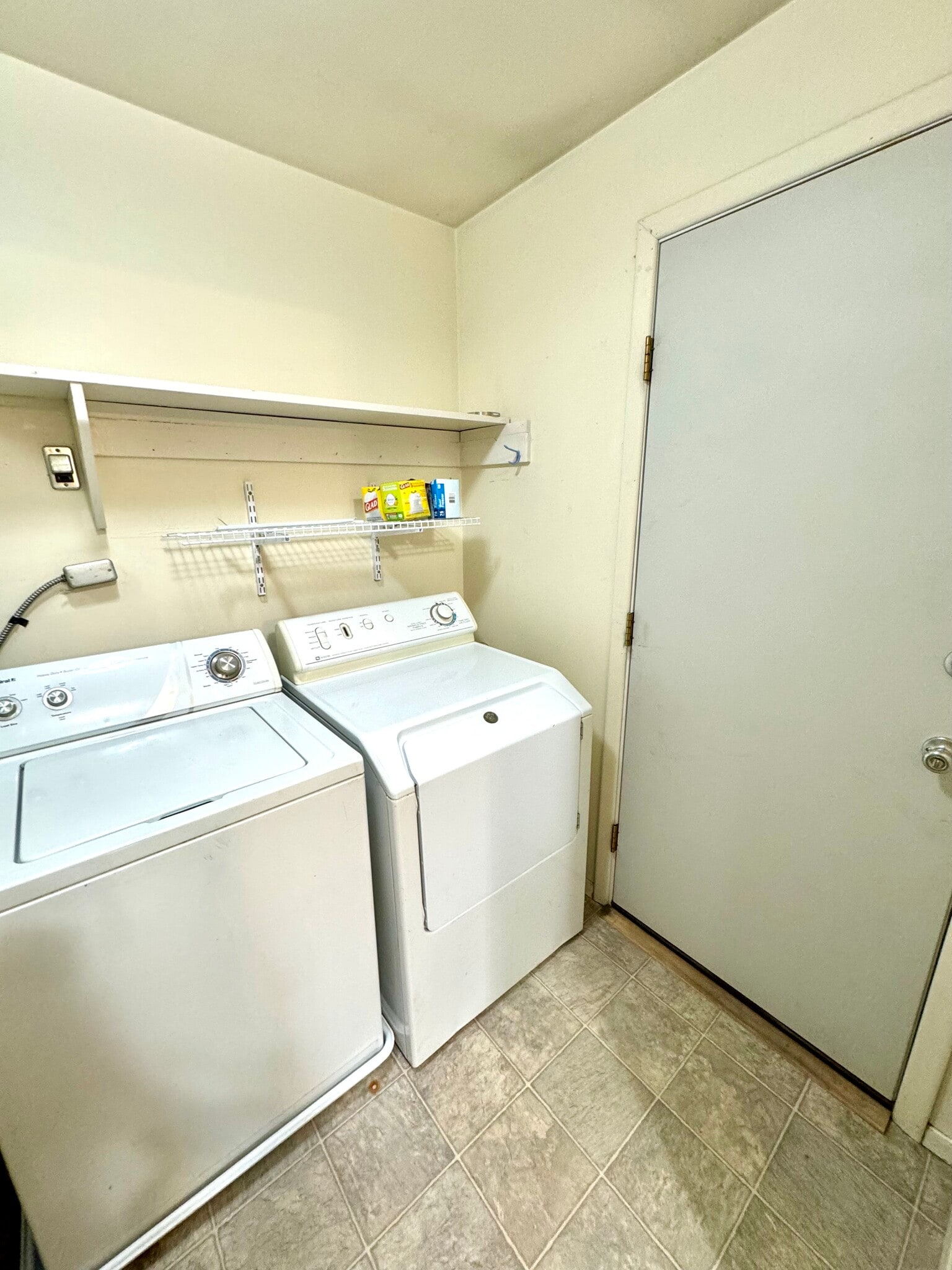 Washer and Dryer hook ups - 1102 Cannon St