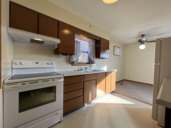 Primary Photo - 480 5th Ave