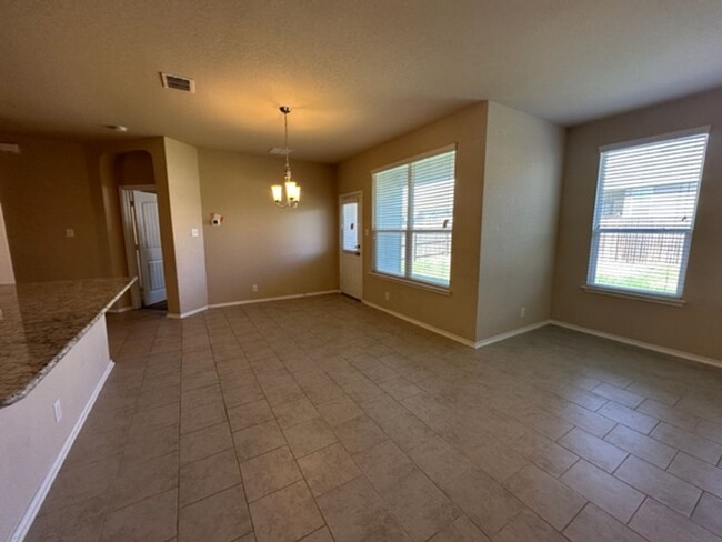 Building Photo - Super Nice Move In Ready 4 Bedroom One Sto...