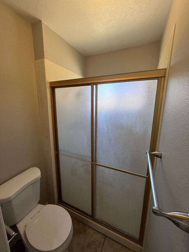 Building Photo - NICE UPDATED HOME IN CITRUS HEIGHTS!!