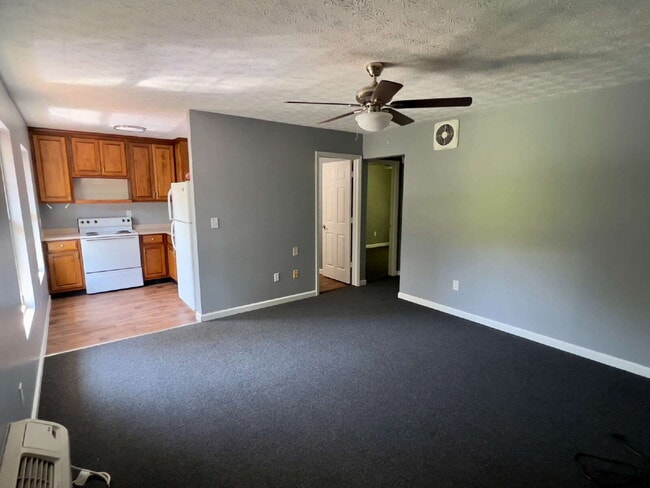 Building Photo - 2 Bed 1 Bath Apartment in Fair Play