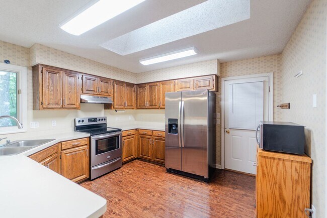 Building Photo - Up to a 2 year lease at this Beautiful 3 bed, 2 bath!!!!