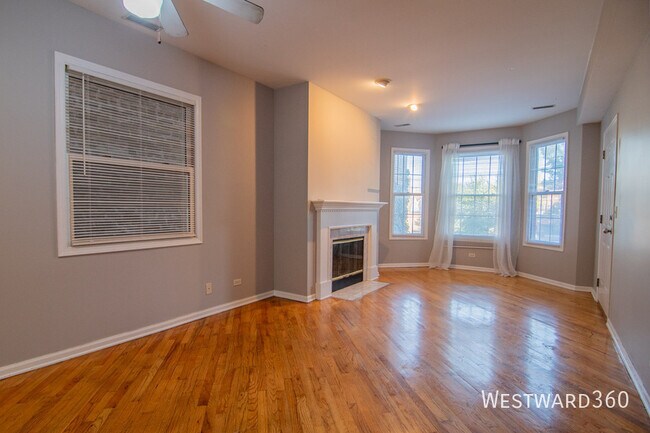 Building Photo - 3936 N Ashland Ave