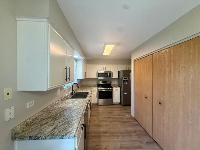 Building Photo - 2477 Smithfield Ct