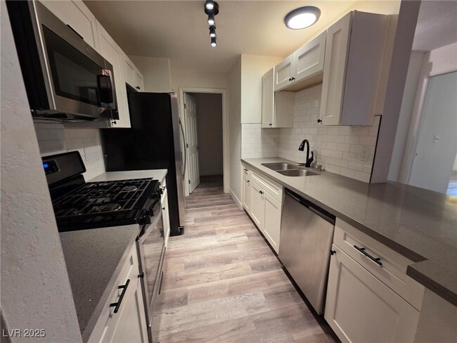 Building Photo - 2200 S Fort Apache Rd