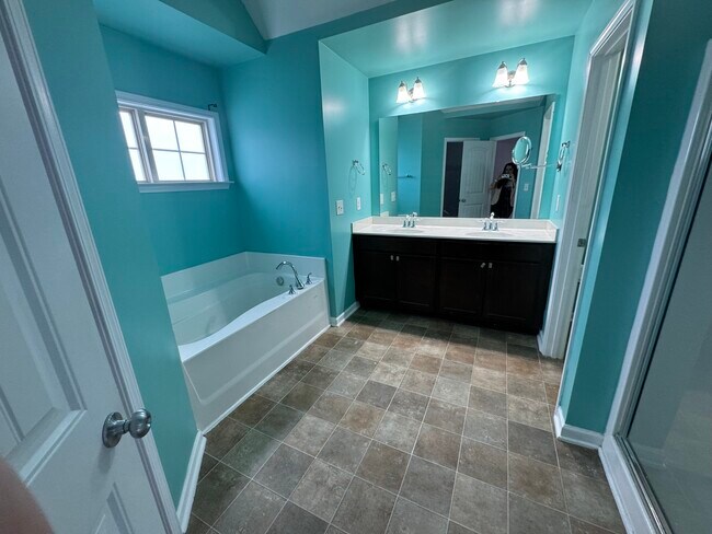 Building Photo - 3098 Glencorra dr