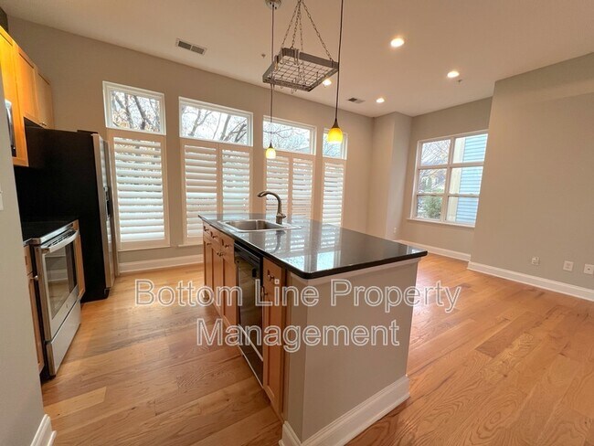 Building Photo - 738 Garden District Dr