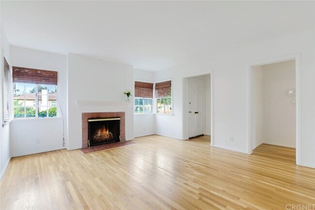 Building Photo - 15014 Bassett St
