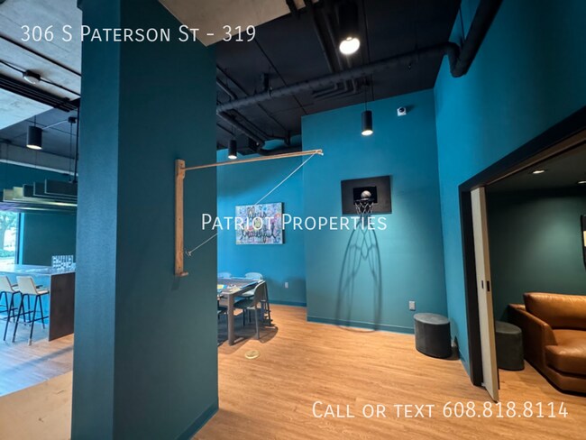 Building Photo - 306 S Paterson St