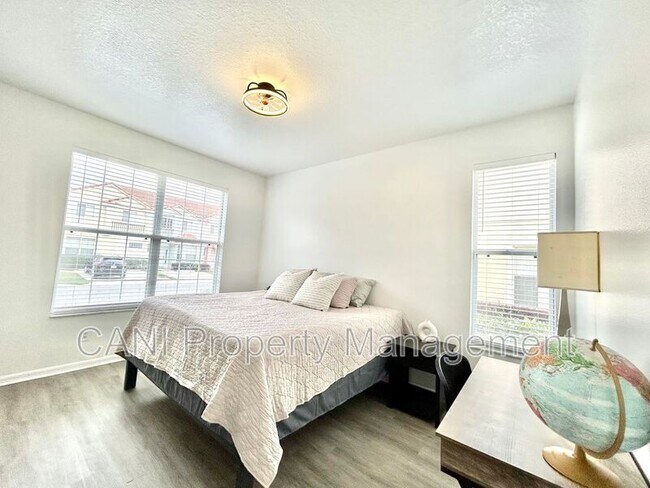Building Photo - 1134 S Beach Cir