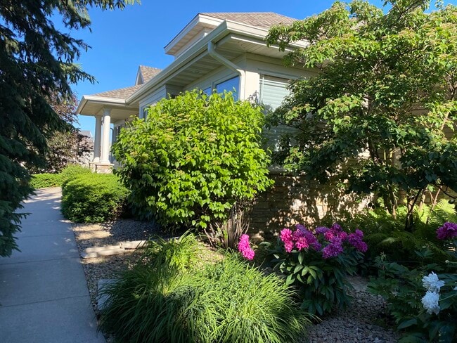 Building Photo - 3844 Linden Dr E