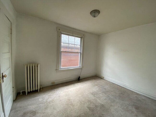 Building Photo - Pedrosa -713-715 Linden Avenue