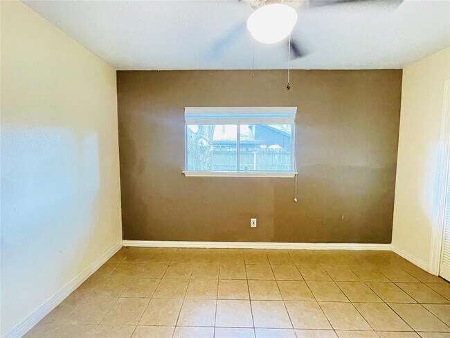 Building Photo - 2503 Radcliffe Dr