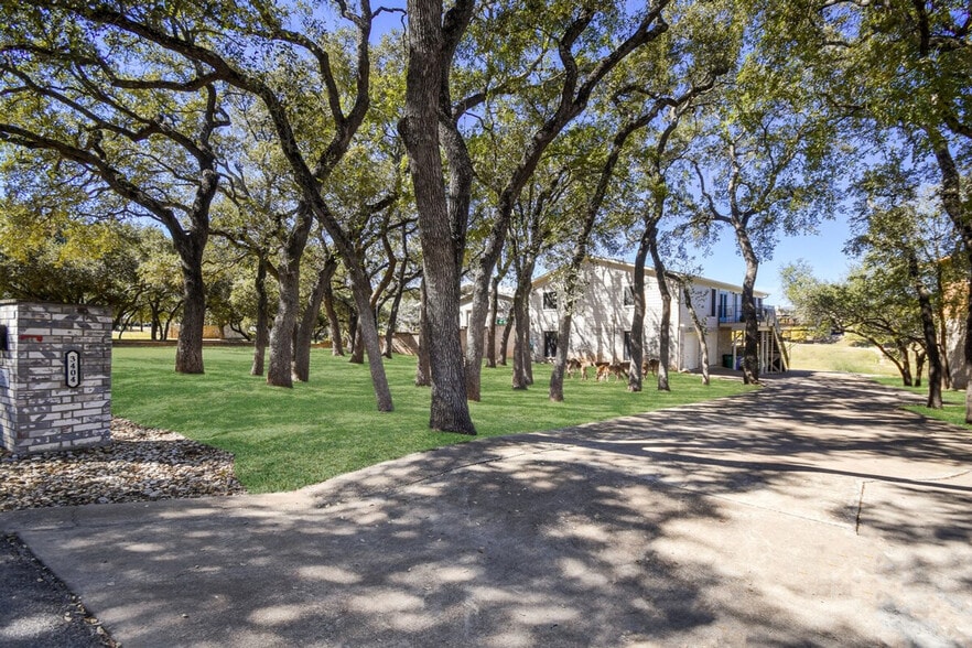 Building Photo - 21611 High Dr