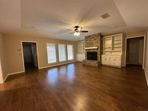 Building Photo - 4850 Jennifer Ln