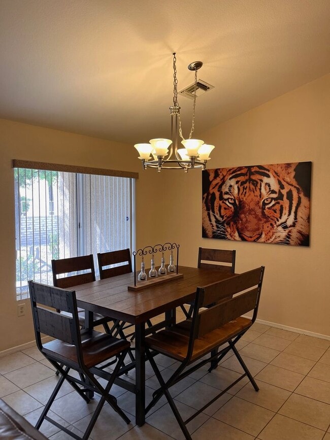 Building Photo - Sun City - Short Term Rental - Fully Furnished