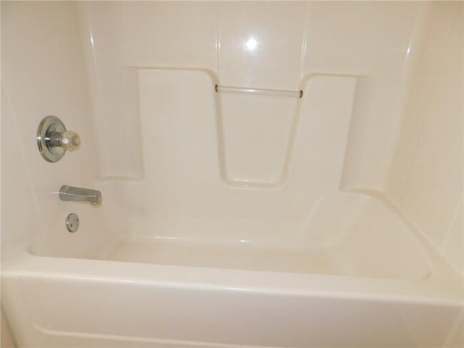 Building Photo - 13 Vista Ct