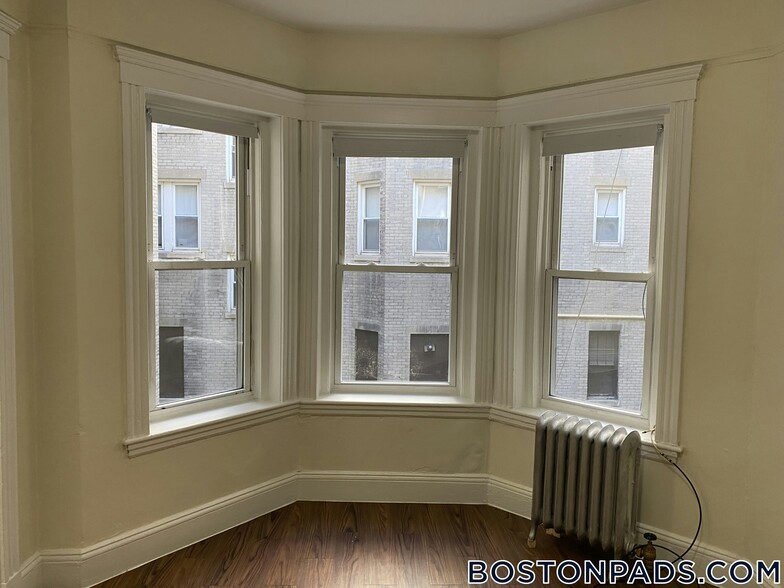 Building Photo - 1185 Boylston St