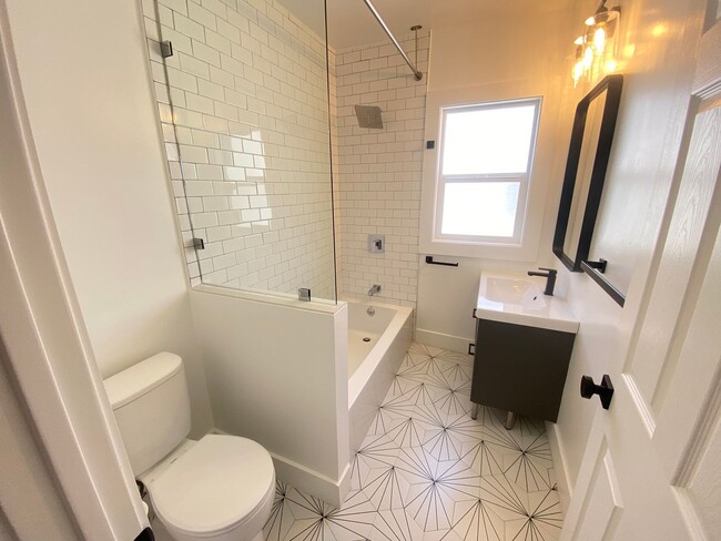 Building Photo - Advent - Large & Bright Two Bedroom Home L...