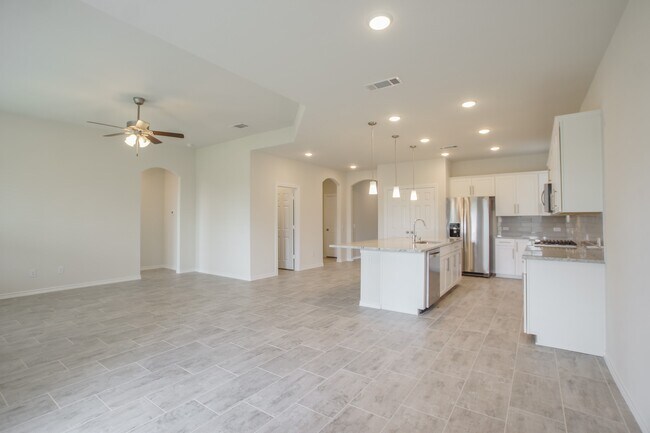 Building Photo - 3 Pioneer Canyon Pl