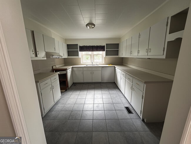 Building Photo - 270 S Myrtle Ave