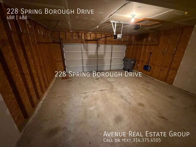 Building Photo - 228 Spring Borough Dr