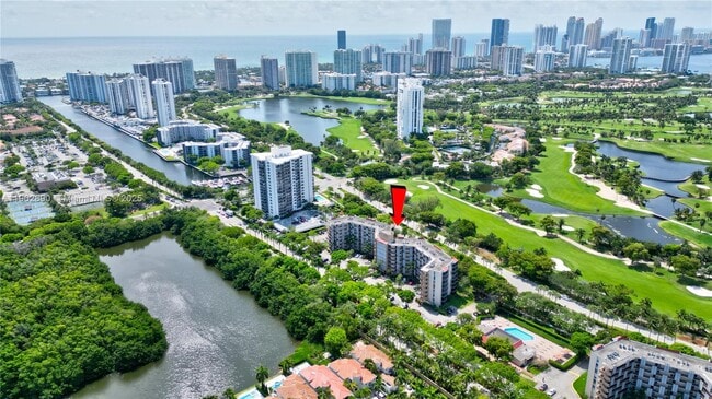 Building Photo - 3301 N Country Club Dr