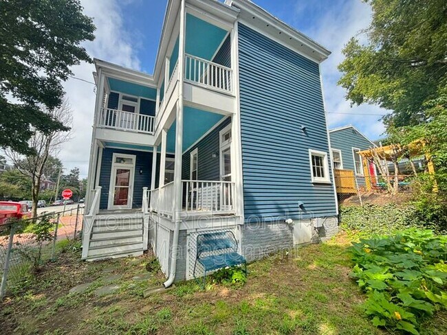 Building Photo - 2220 E Marshall St