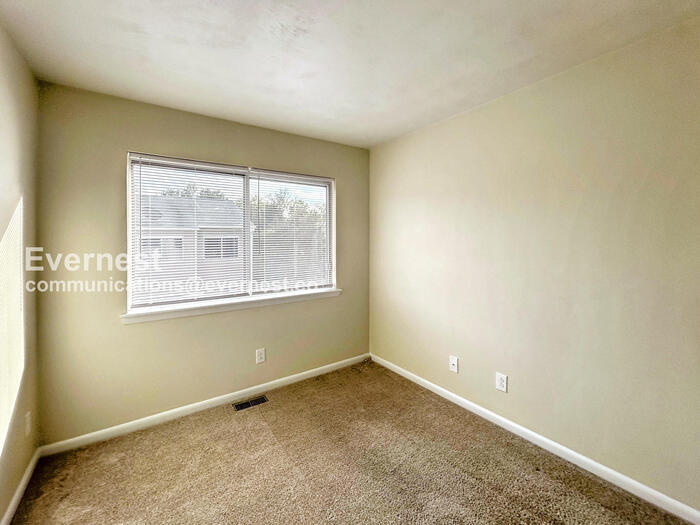 Building Photo - 3821 Staffordshire Ln