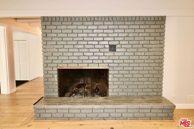 Building Photo - 5415 Coldwater Canyon Ave