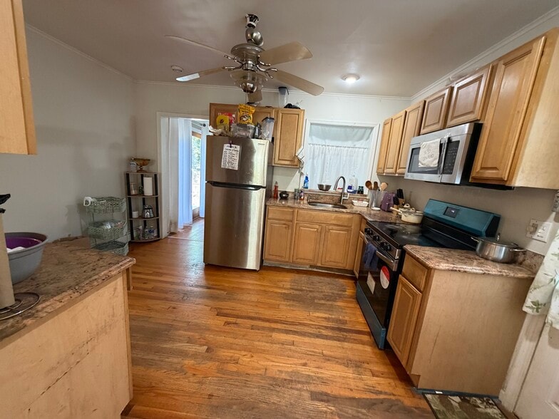 Building Photo - 61 Gores Dr